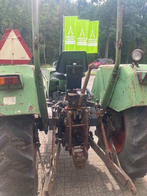 Alternative view of Fendt 105