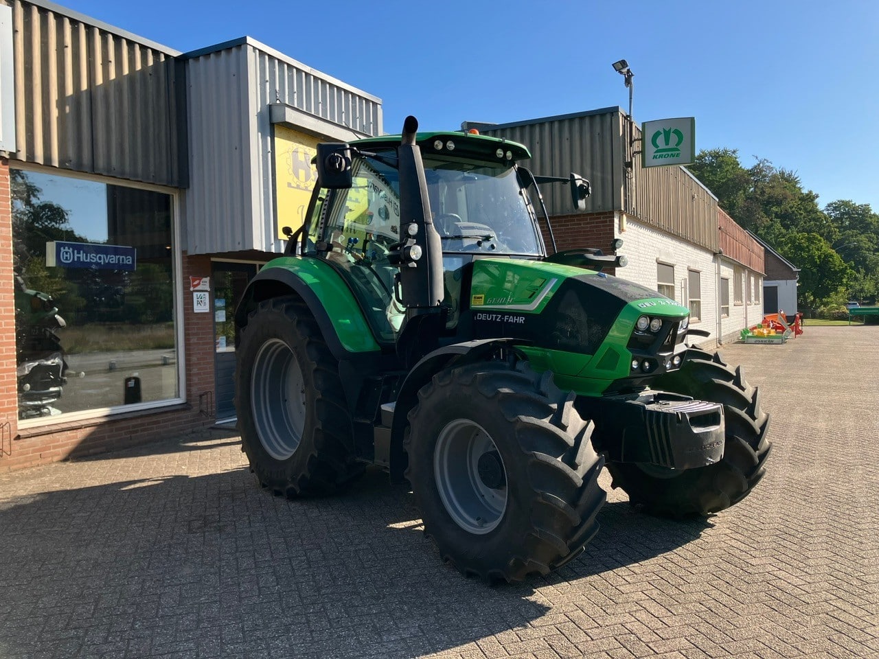 Alternative view of Deutz-Fahr 6130.4