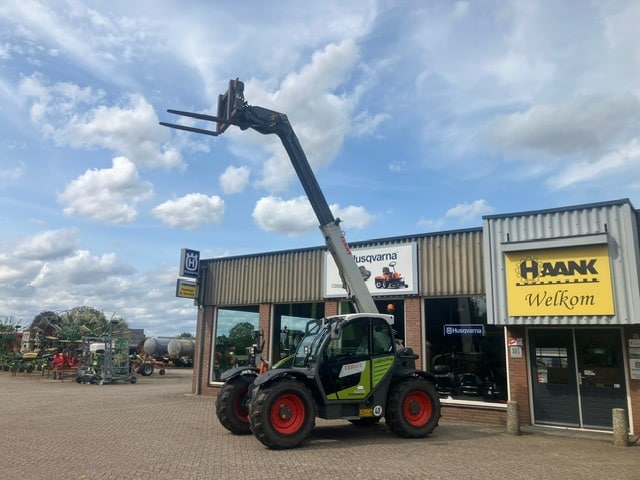 Alternative view of Claas scorpion 6035