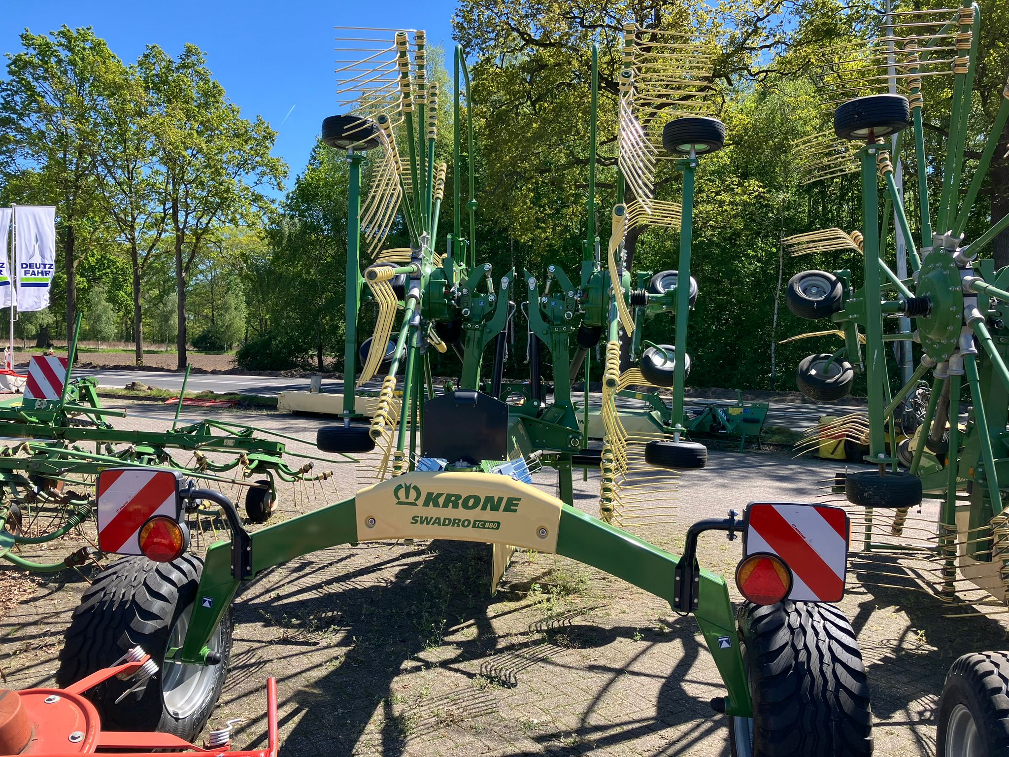 Alternative view of Krone TC 880