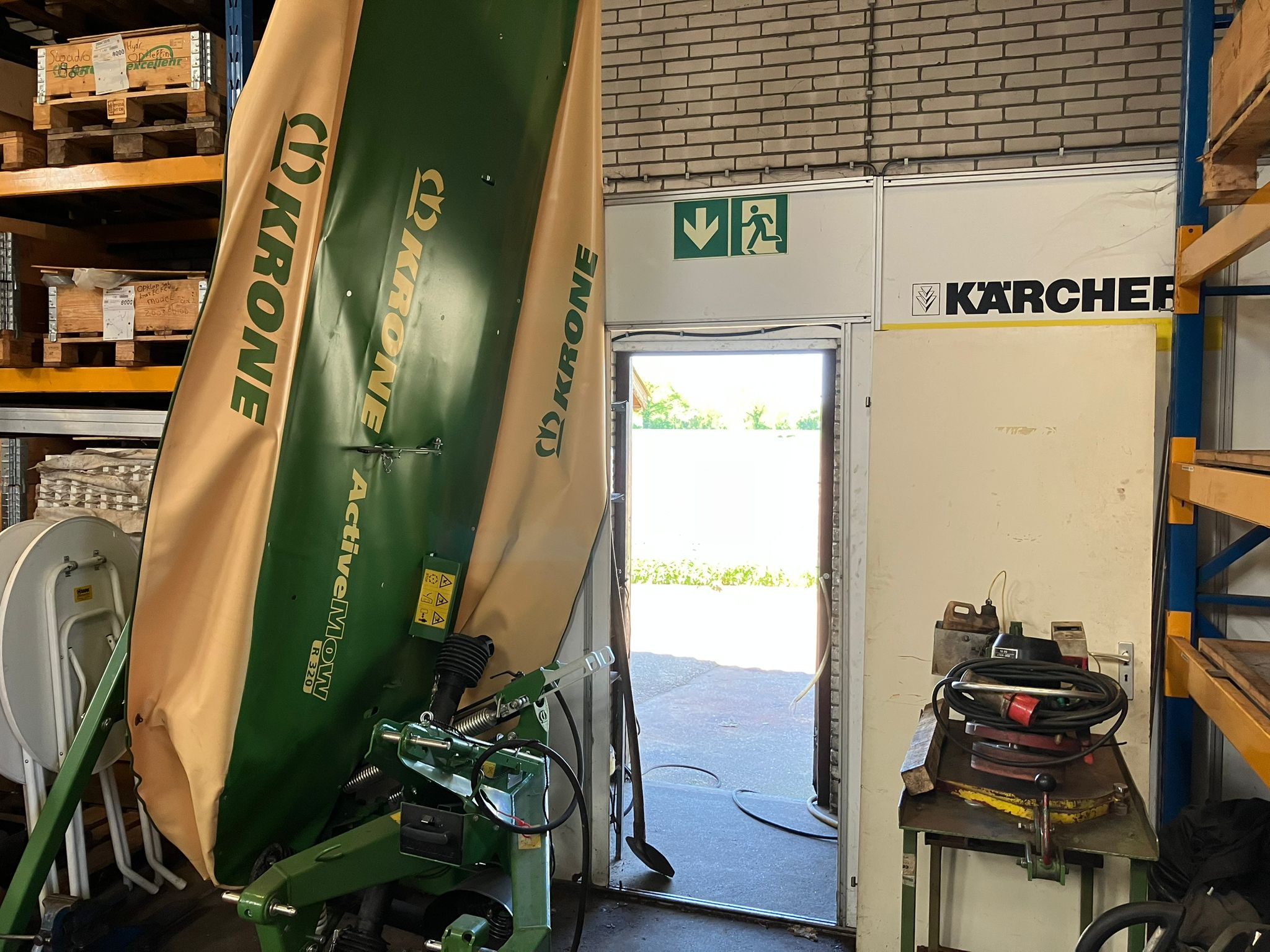 Alternative view of Krone ActiveMow R 320