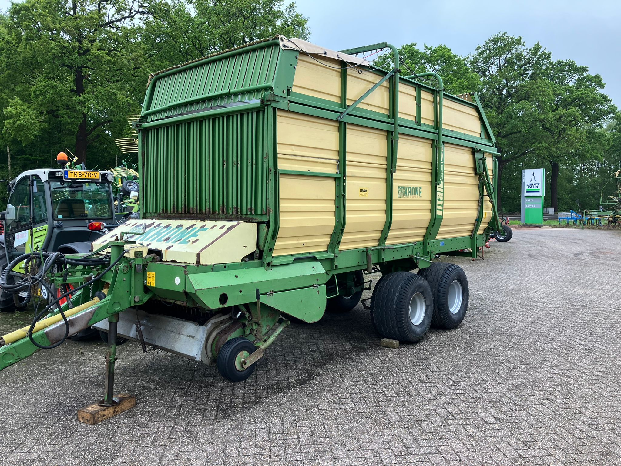 Alternative view of Krone Titan 6/40 GL