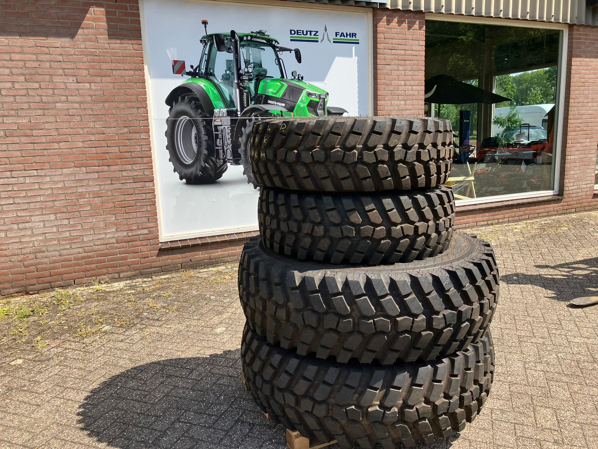 Alternative view of Alliance 340/80R20 en 440/80R28