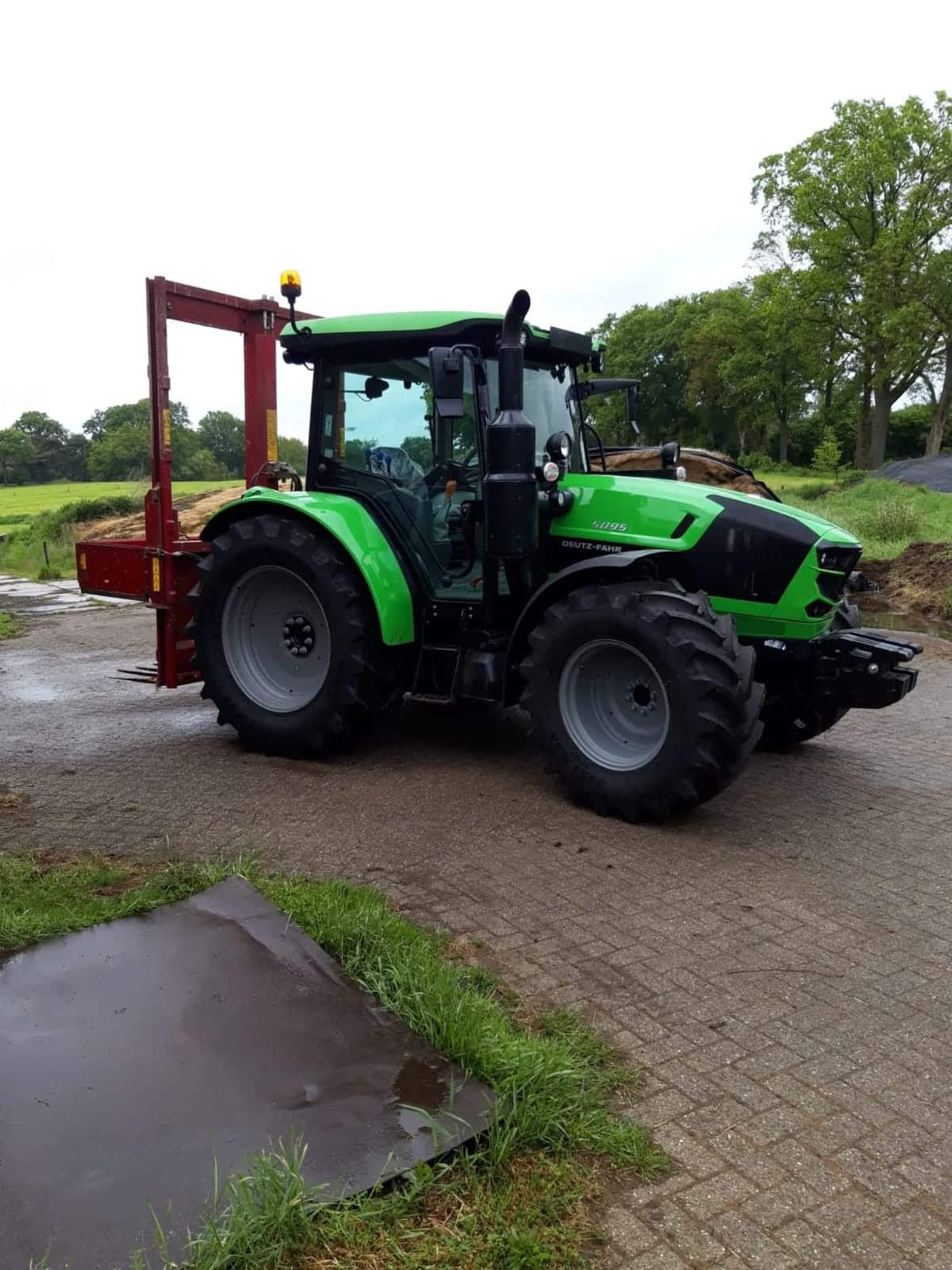 Alternative view of Deutz Fahr 5095 GS