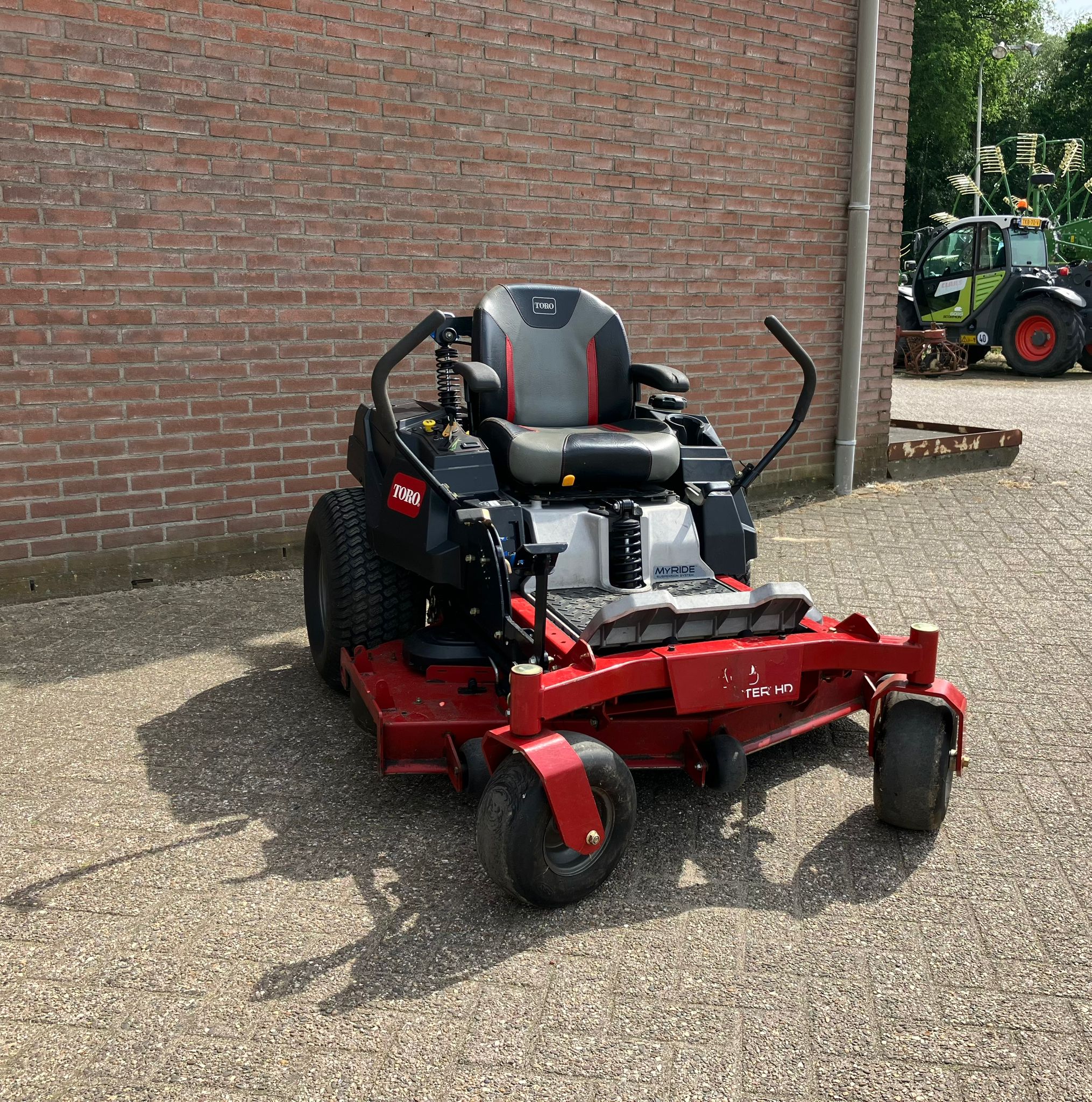 Alternative view of TORO TimeCutterHD XS5450